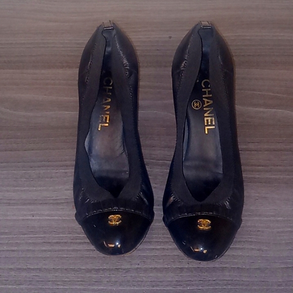 Chanel black leather/patent leather heels in size 36.5 - Picture 4 of 10